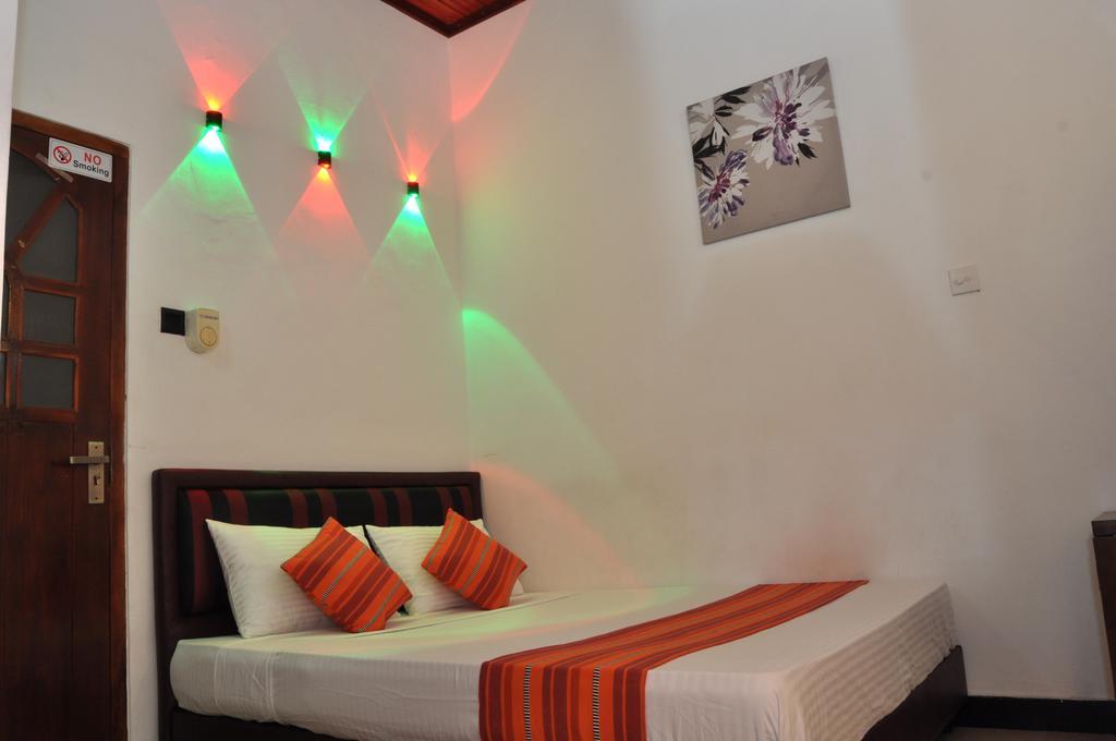 Guest Ryan Hotel Katunayaka Стая снимка