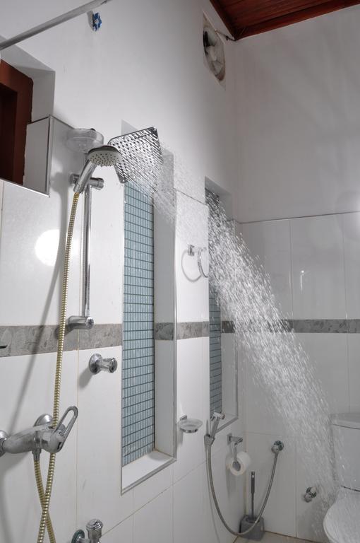 Guest Ryan Hotel Katunayaka Екстериор снимка