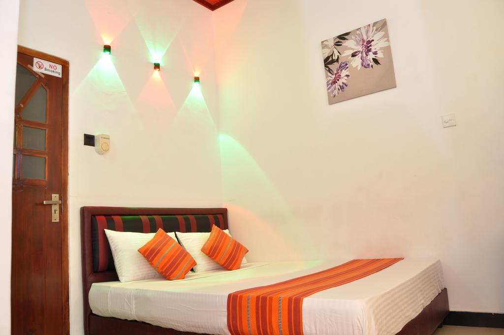 Guest Ryan Hotel Katunayaka Екстериор снимка