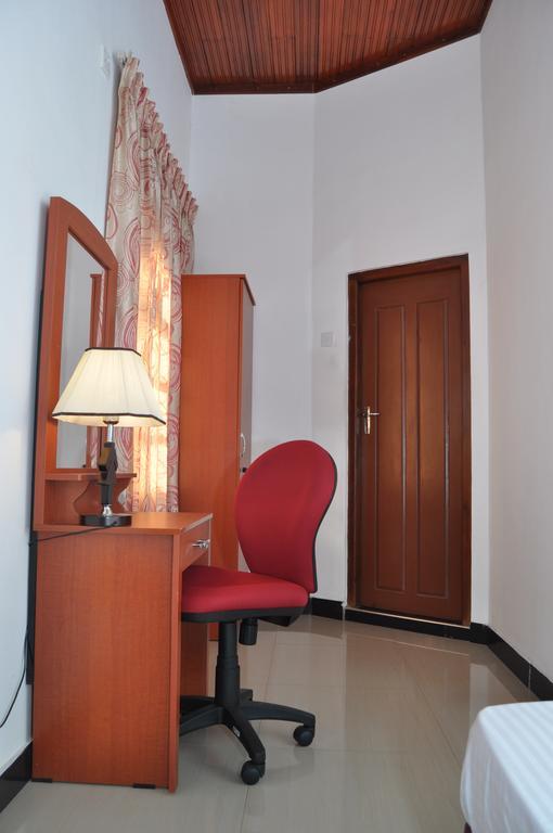 Guest Ryan Hotel Katunayaka Екстериор снимка