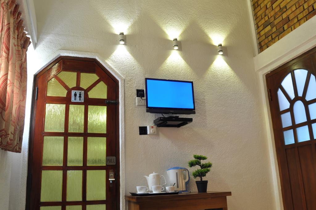 Guest Ryan Hotel Katunayaka Екстериор снимка
