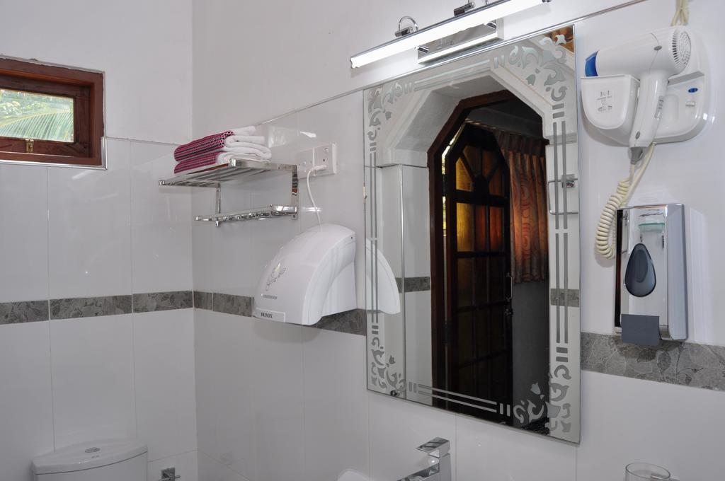Guest Ryan Hotel Katunayaka Екстериор снимка