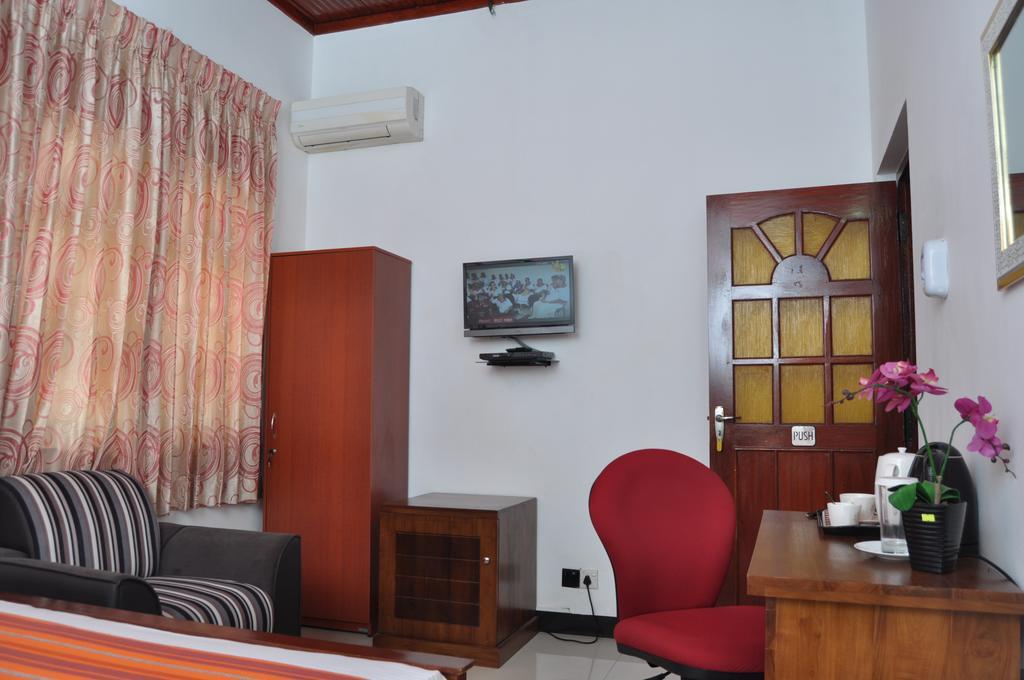 Guest Ryan Hotel Katunayaka Екстериор снимка