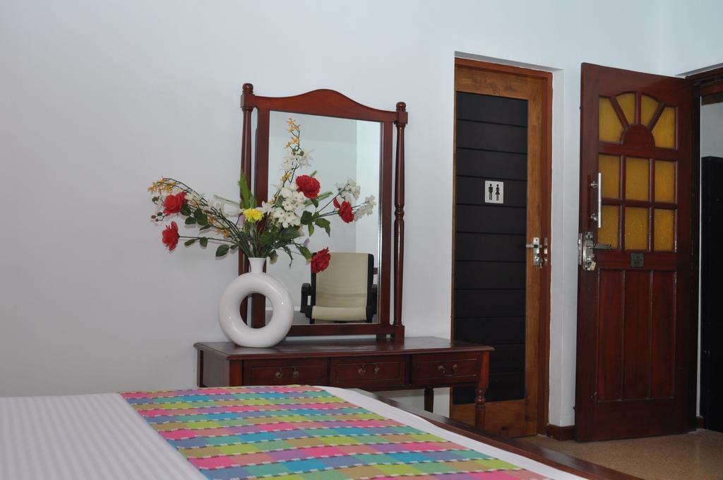 Guest Ryan Hotel Katunayaka Екстериор снимка