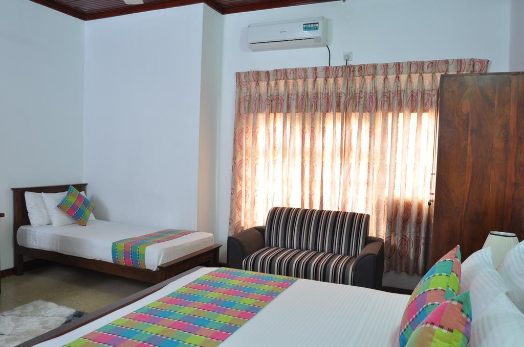 Guest Ryan Hotel Katunayaka Стая снимка