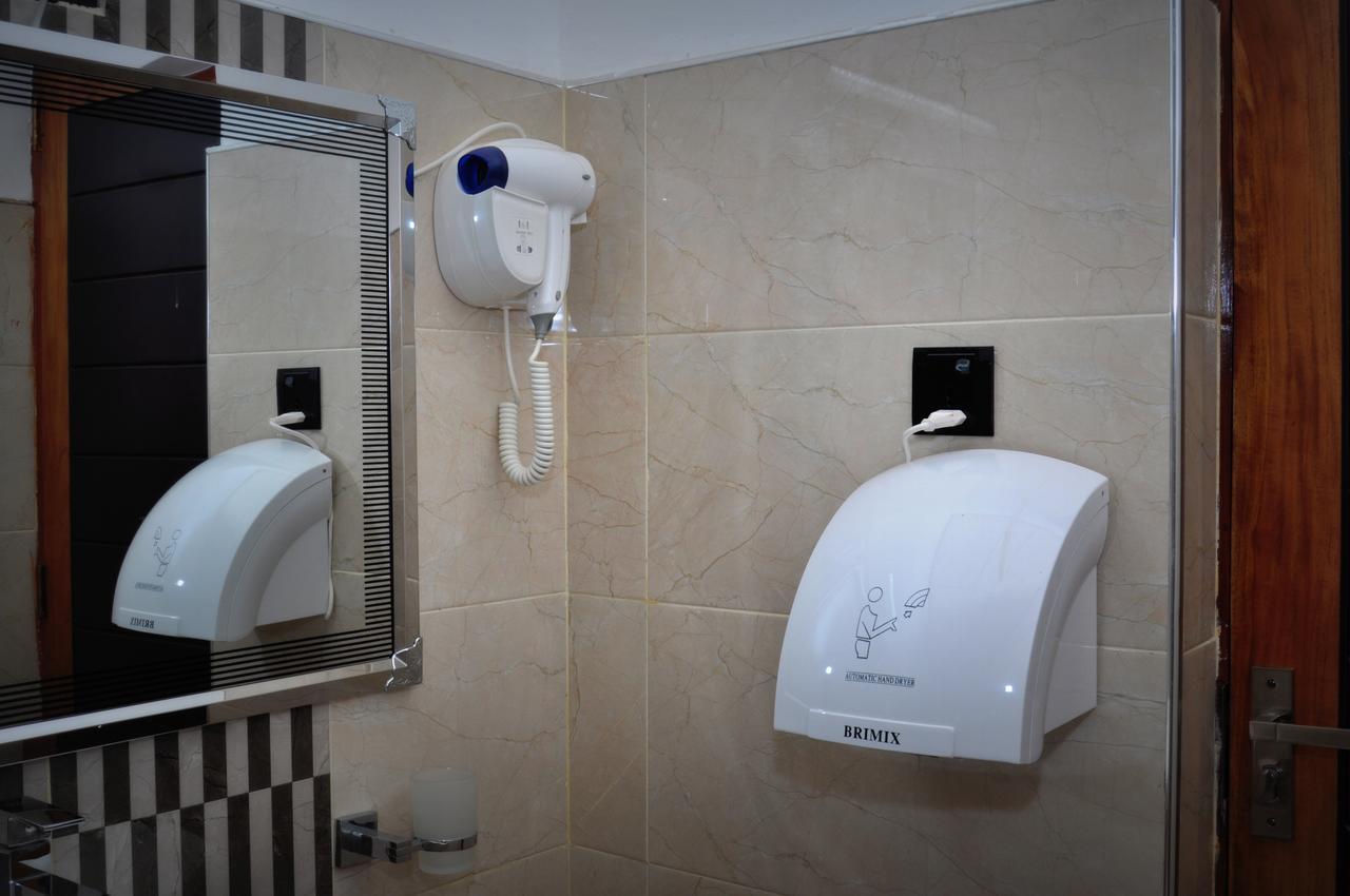 Guest Ryan Hotel Katunayaka Екстериор снимка
