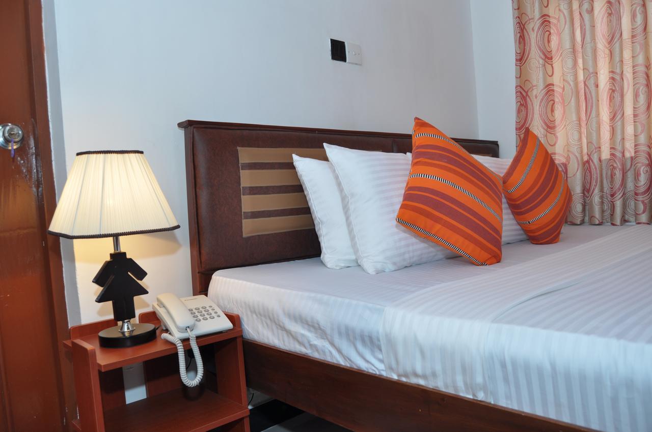 Guest Ryan Hotel Katunayaka Екстериор снимка