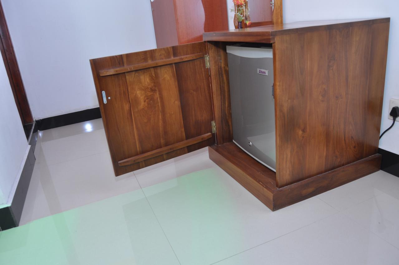 Guest Ryan Hotel Katunayaka Екстериор снимка