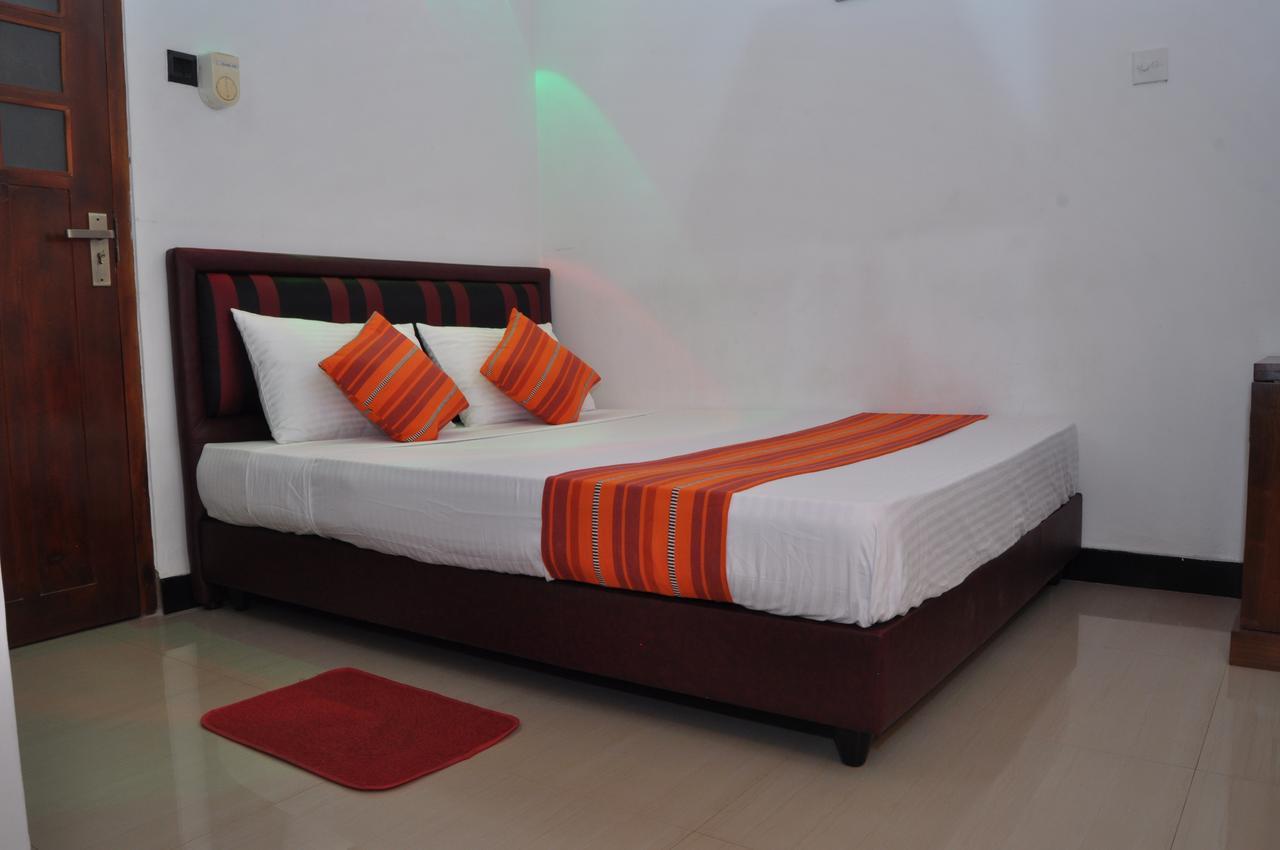Guest Ryan Hotel Katunayaka Екстериор снимка